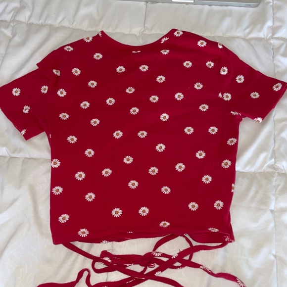 Hollister wrap string t shirt red with white flowers size small - Picture 2 of 3